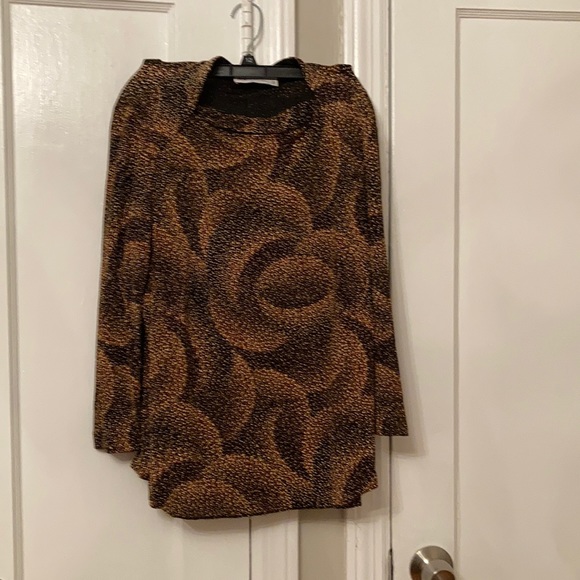 Suit - Picture 2 of 6